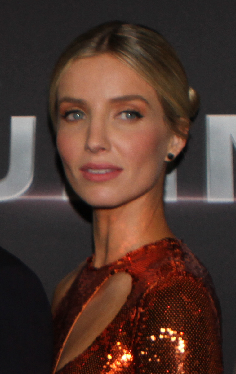 Annabelle Wallis